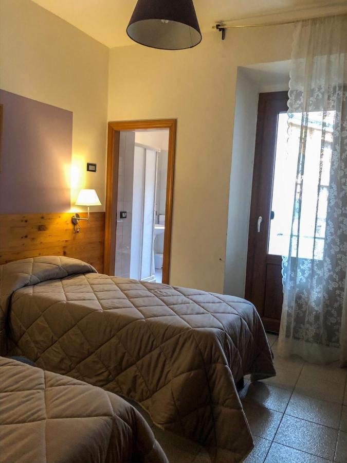 Albergo Ristorante La Torretta Кастильоне-деи-Пеполи Экстерьер фото